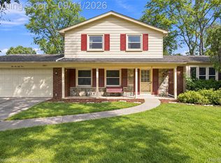 5554 Edinborough Dr, West Bloomfield, MI 48322