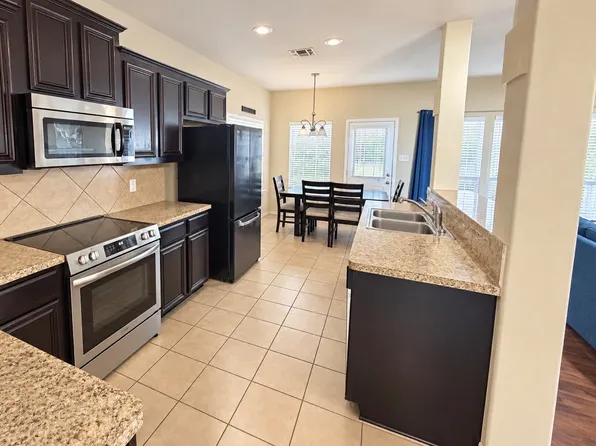 2104 Stonewood Dr, Lancaster, TX 75134