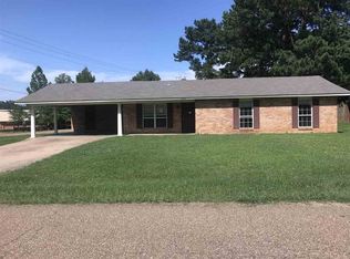 228 NW 4th St, Flora, MS 39071