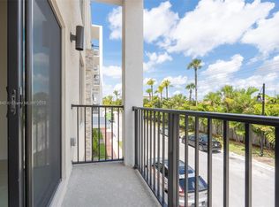 8001 NW 41st St #F-208, Doral, FL 33166