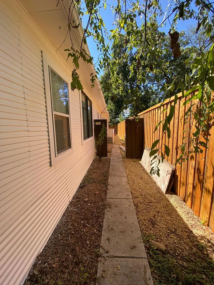 615 Parkview Ave — Photo 2