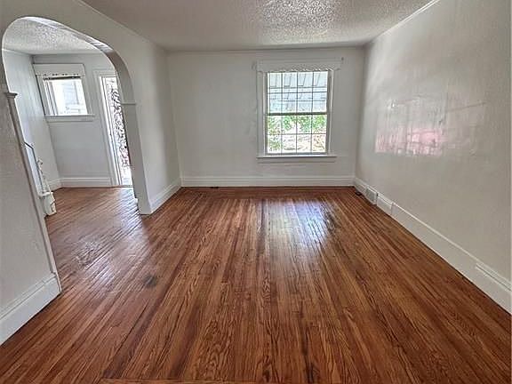 2nd image of 19 Joslyn Pl
