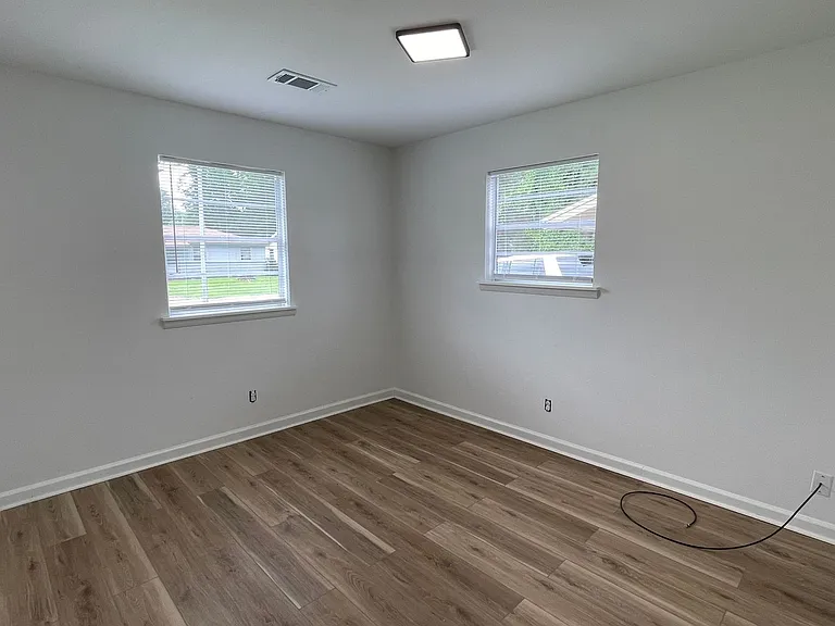 1033 Healy St — Photo 13