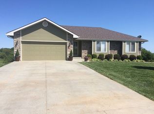 9840 SW Deer Trail St, Topeka, KS 66610
