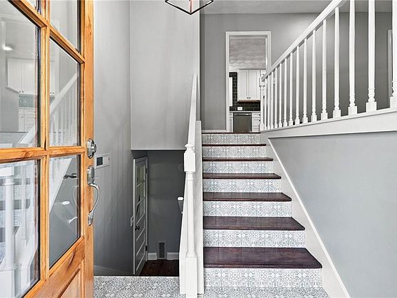 5th image of 154 Spring Valley Dr