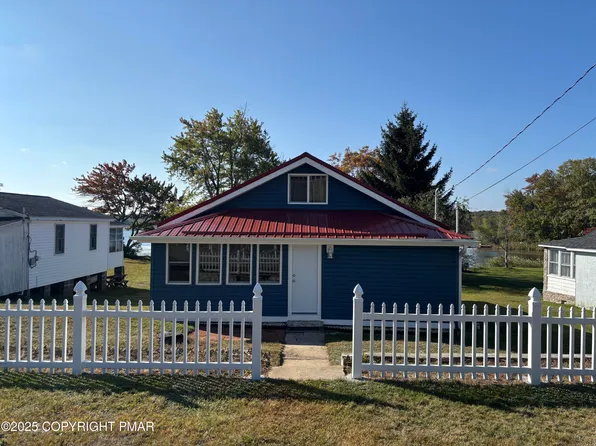 75 3rd St, Gouldsboro, PA 18424