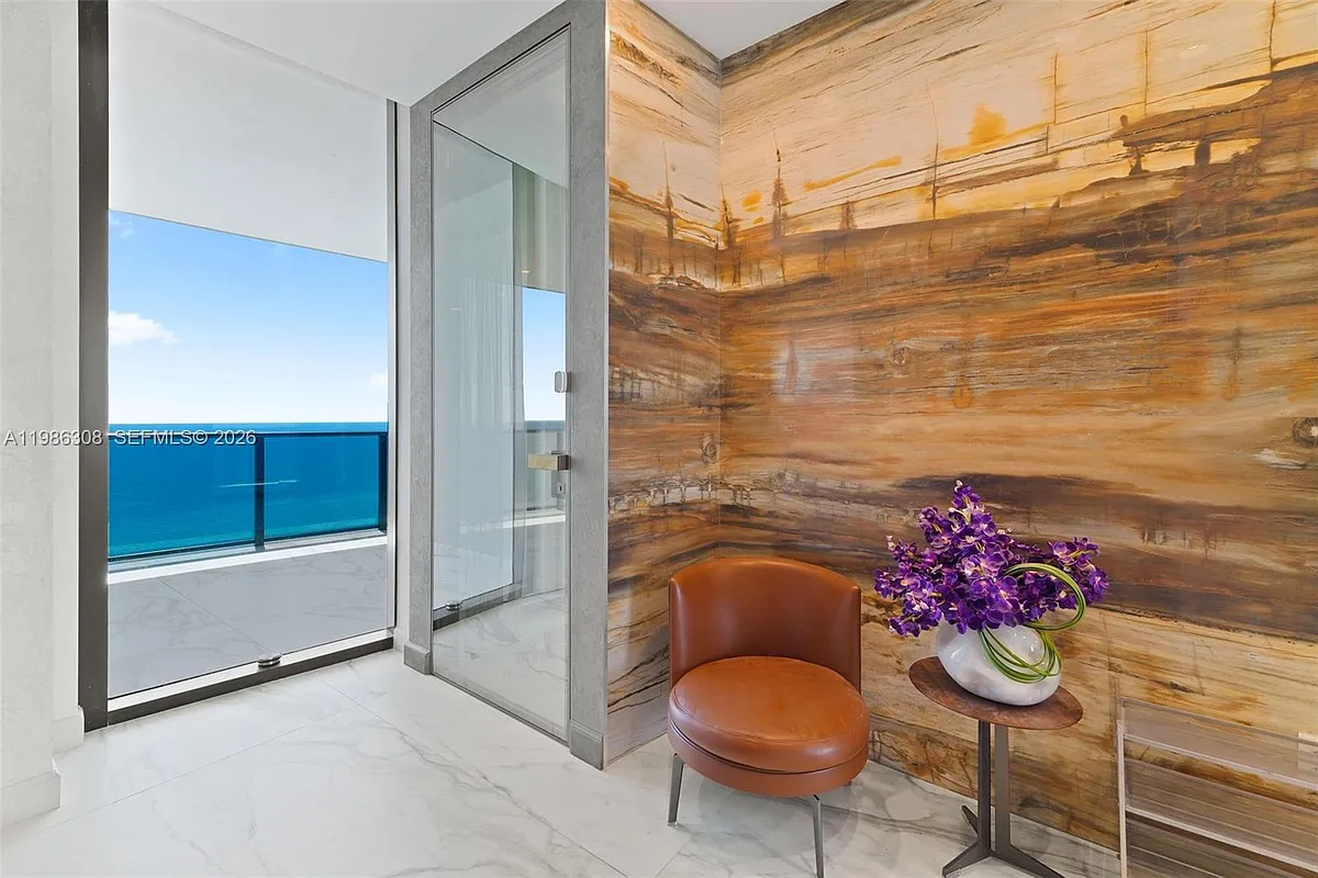 Building Photo - 18555 Collins Ave #2201