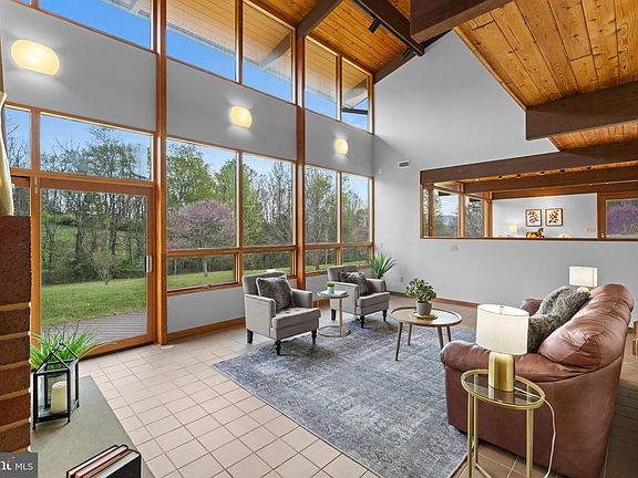5th image of 219 Tiger Valley Rd