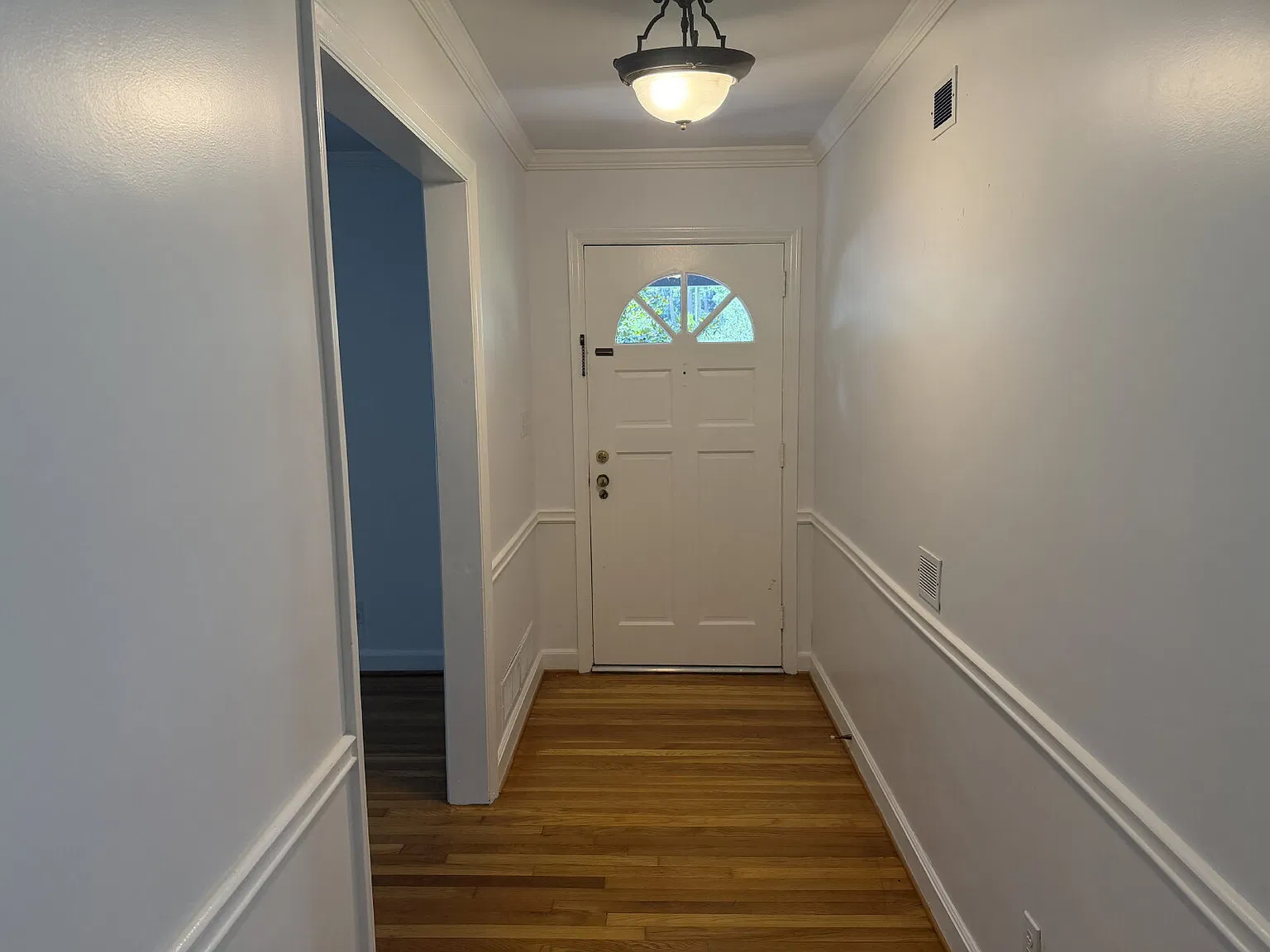3 bed, 2.0 bath, 3022 sqft, $4,300 — Photo 4