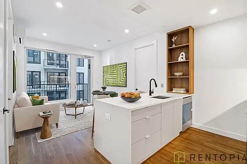 228 Berry St Photo 1