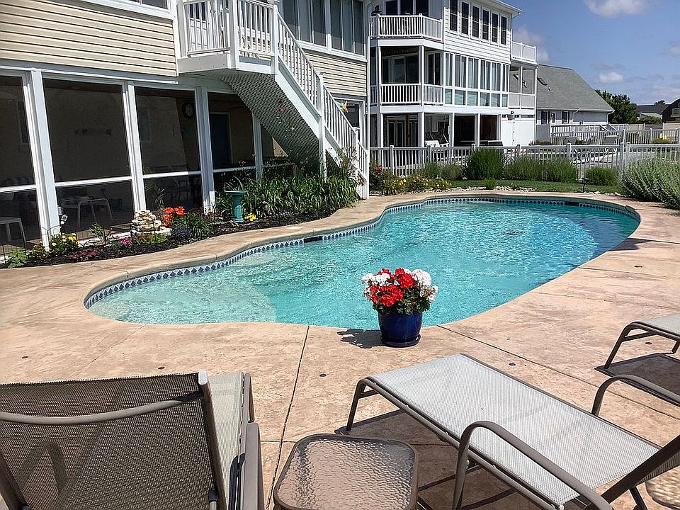 2nd image of 38365 Hickory Ln