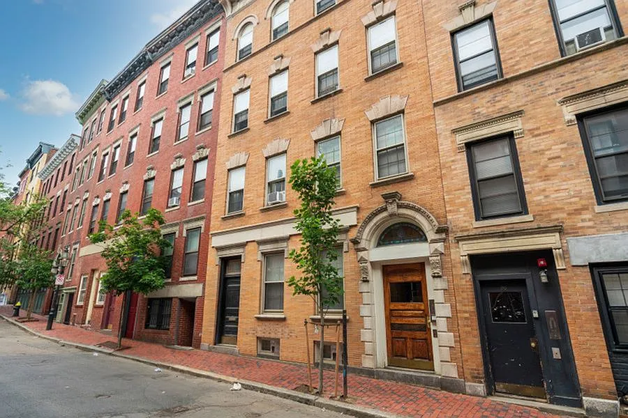 88 W Cedar St