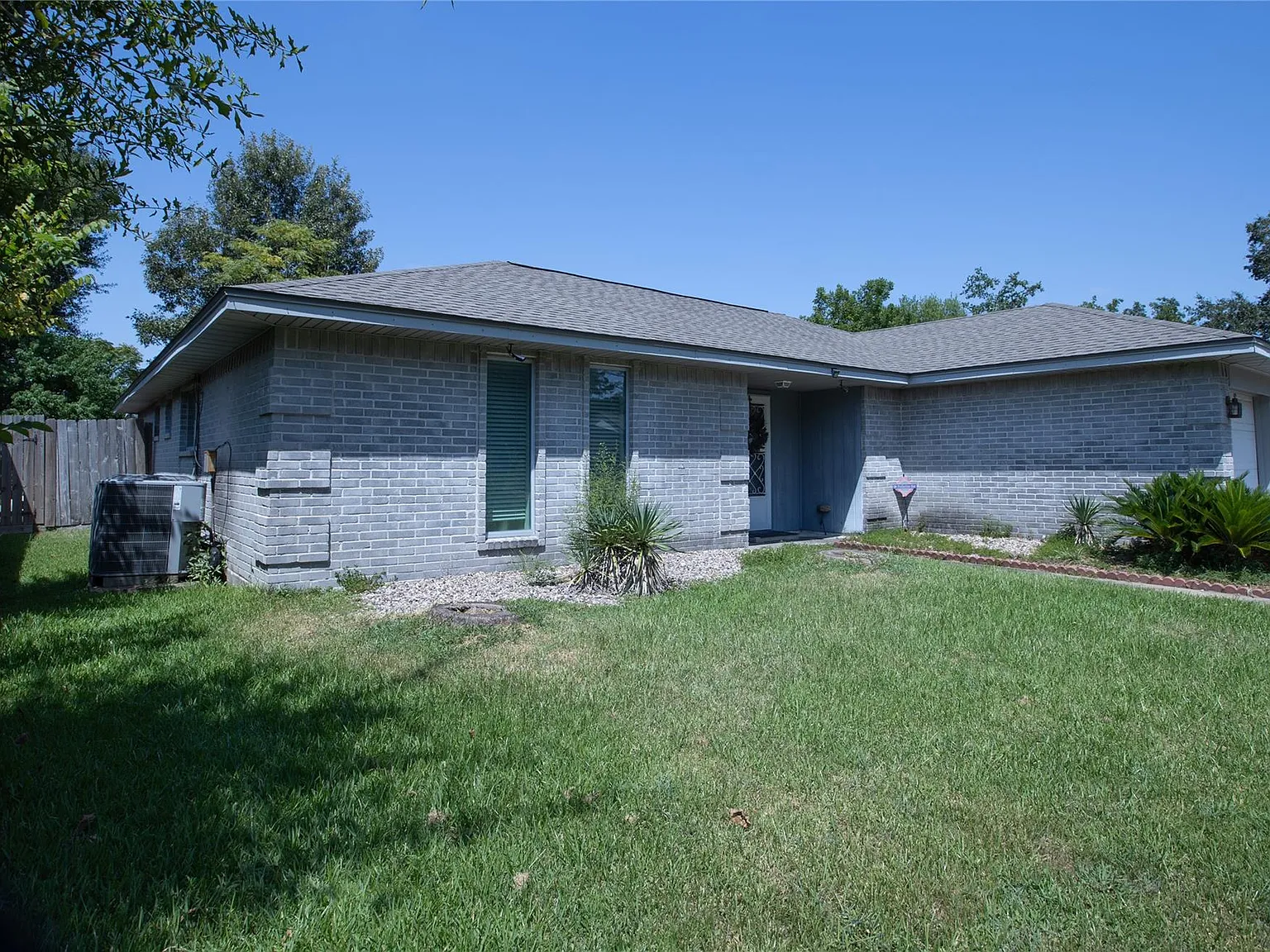 3 bed, 4.0 bath, 1601 sqft, $1,700 — Photo 2