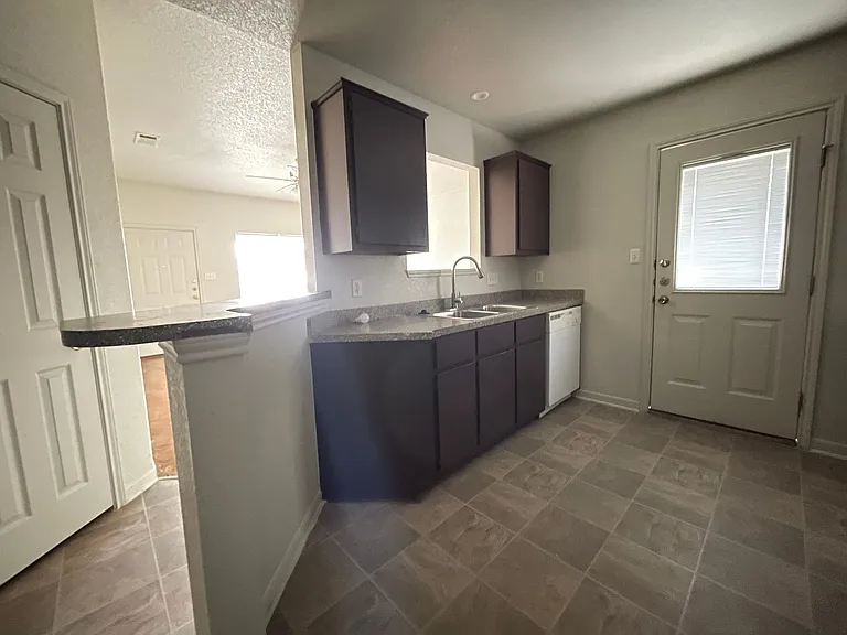2701 Vernice Loop — Photo 6