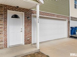734 Cox Ct, Le Claire, IA 52753