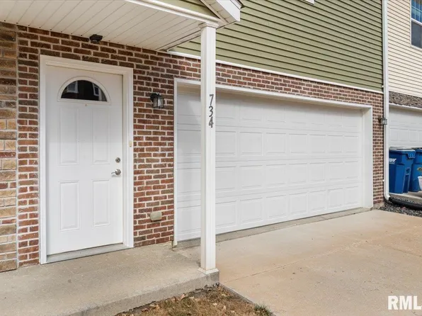 734 Cox Ct, Le Claire, IA 52753