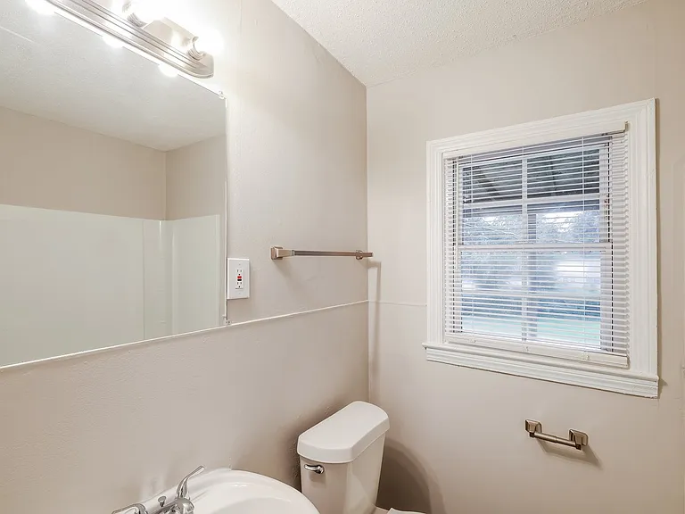 1852835_028_bathroom_13100521.jpg