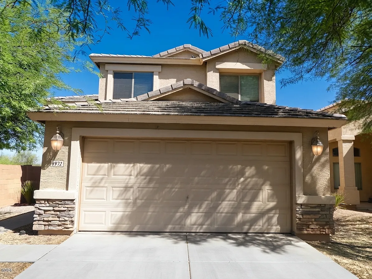 4 bed, 2433 sqft, $1,975 — Photo 1