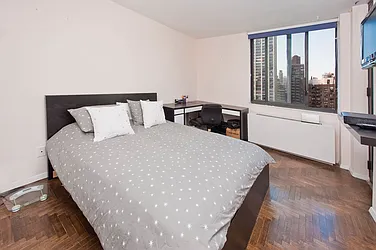 Rented by ER (DO NOT USE)