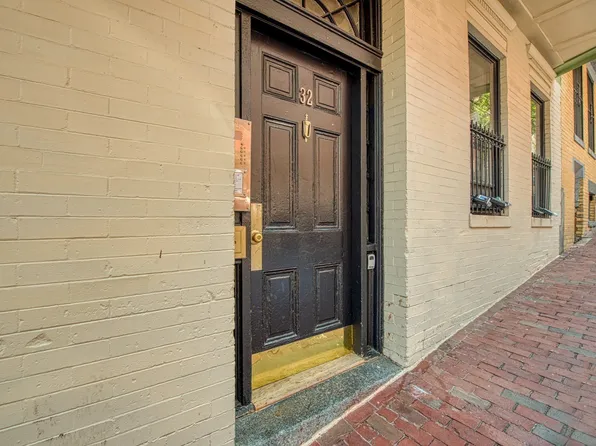 32 Grove St APT 1, Boston, MA 02114