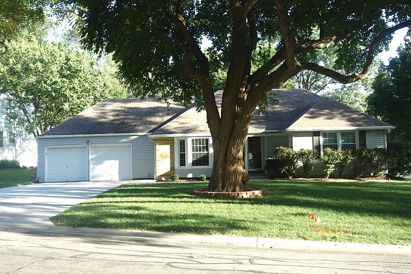 Ranch with 2 car garage!