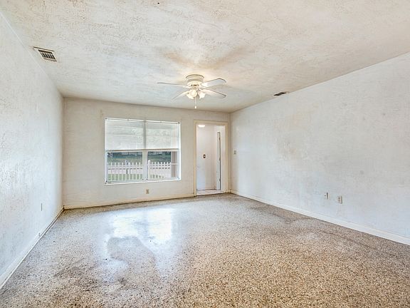 4th image of 1418 Crest Dr