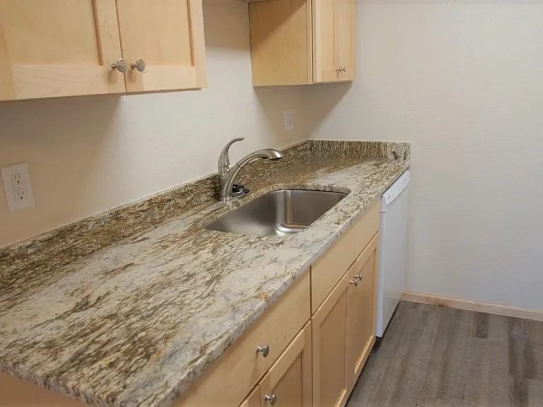 Larpenteur Estates Apartments — Photo 77