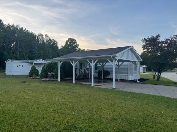 2664 Eagle Point Dr, Madison, OH 44057