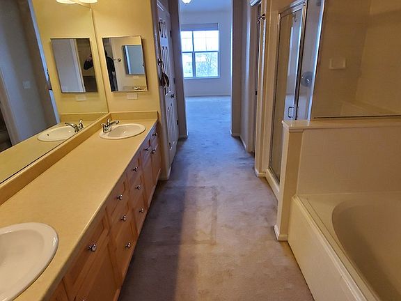 5th image of 2230 S Vaughn Way #4218632