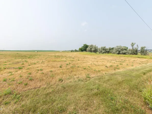 11305 Pauls Dr, Menoken, ND 58558