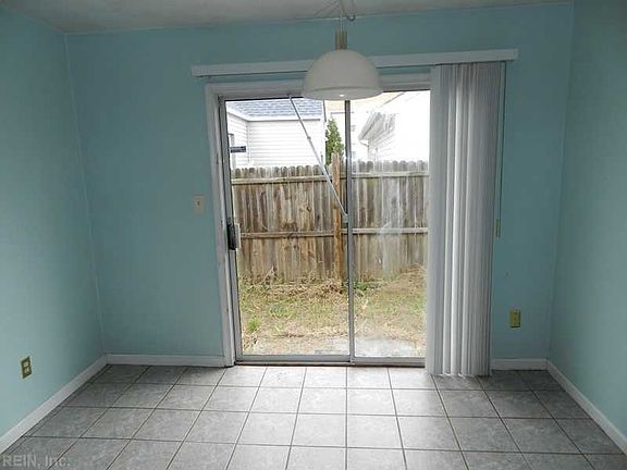 5th image of 3706 Radford St