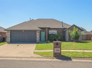 216 SW 40th St, Moore, OK 73160