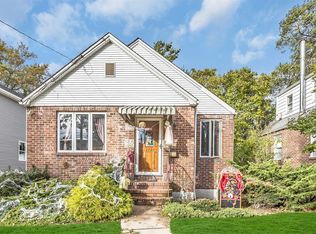 272 Rintin St, Franklin Square, NY 11010