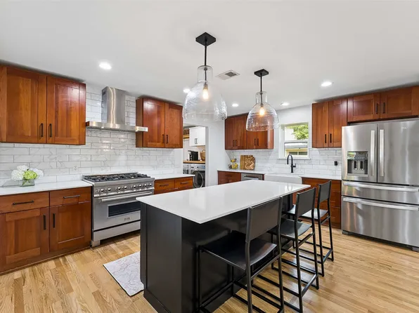 6735 Kingsbury Dr, Dallas, TX 75231