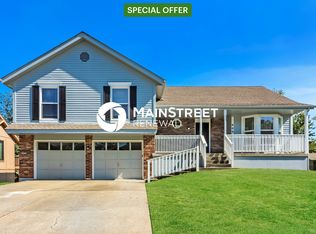 609 NE Bristol Dr, Lees Summit, MO 64086