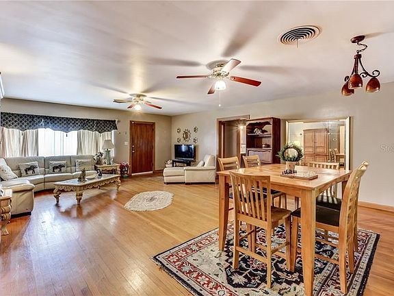 4th image of 850 W New York Ave