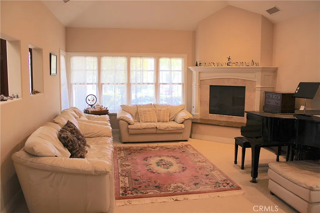 4 bed, 3.5 bath, 3278 sqft, $7,000 — Photo 3