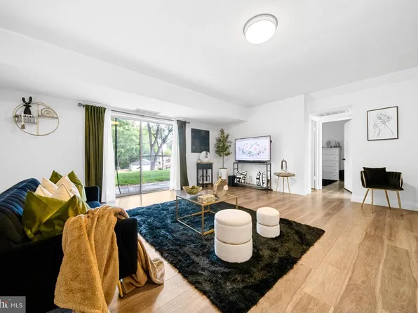 12650 Dara Dr APT T2, Woodbridge, VA 22192