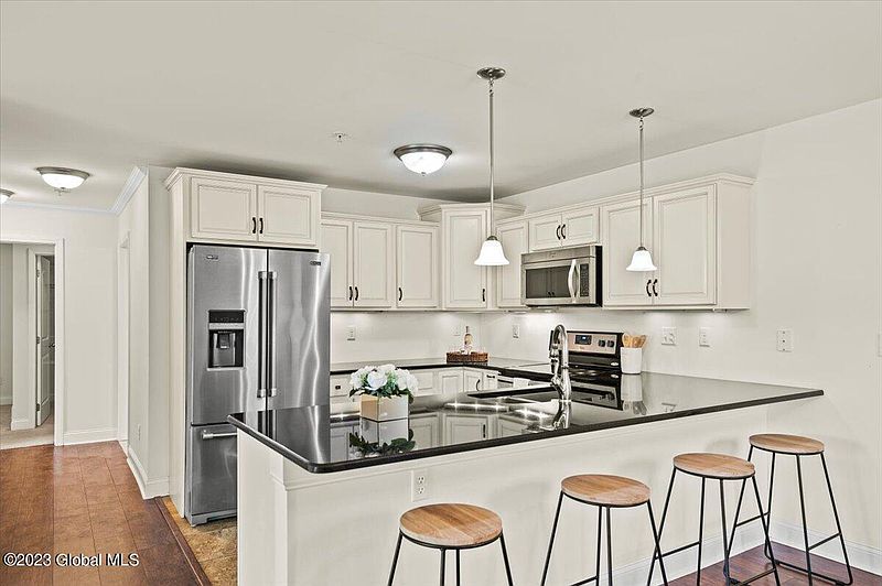 2nd image of 401 Brunswick Mdws Way