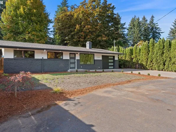 17055 SE Webster Rd, Gladstone, OR 97027