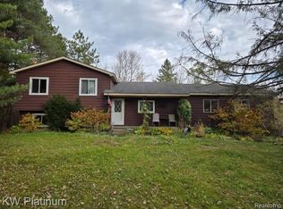 2533 S Lake Pleasant Rd, Metamora, MI 48455