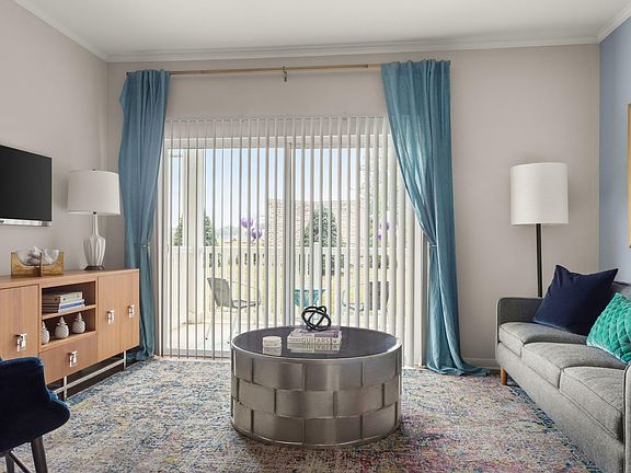 Colony at Centerpointe - Living Area