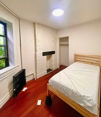 Rented by Bond New York | media 27