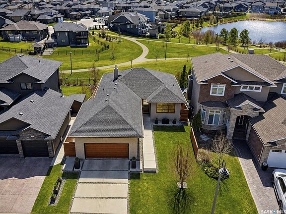3rd image of 254 Whalley CRESCENT