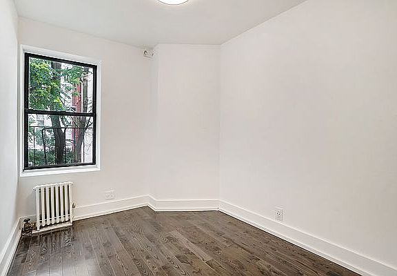 5th image of 210 Avenue B APT 4s