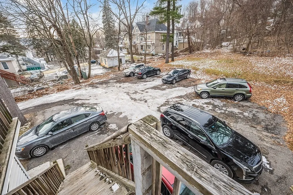 3 bed, $2,100 — Photo 2