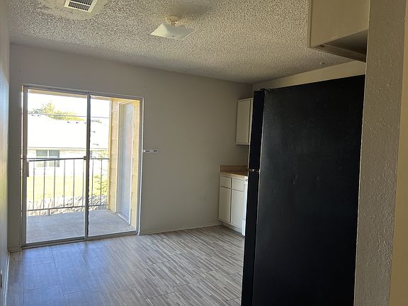 4th image of 1904 Cedarhill Dr APT C