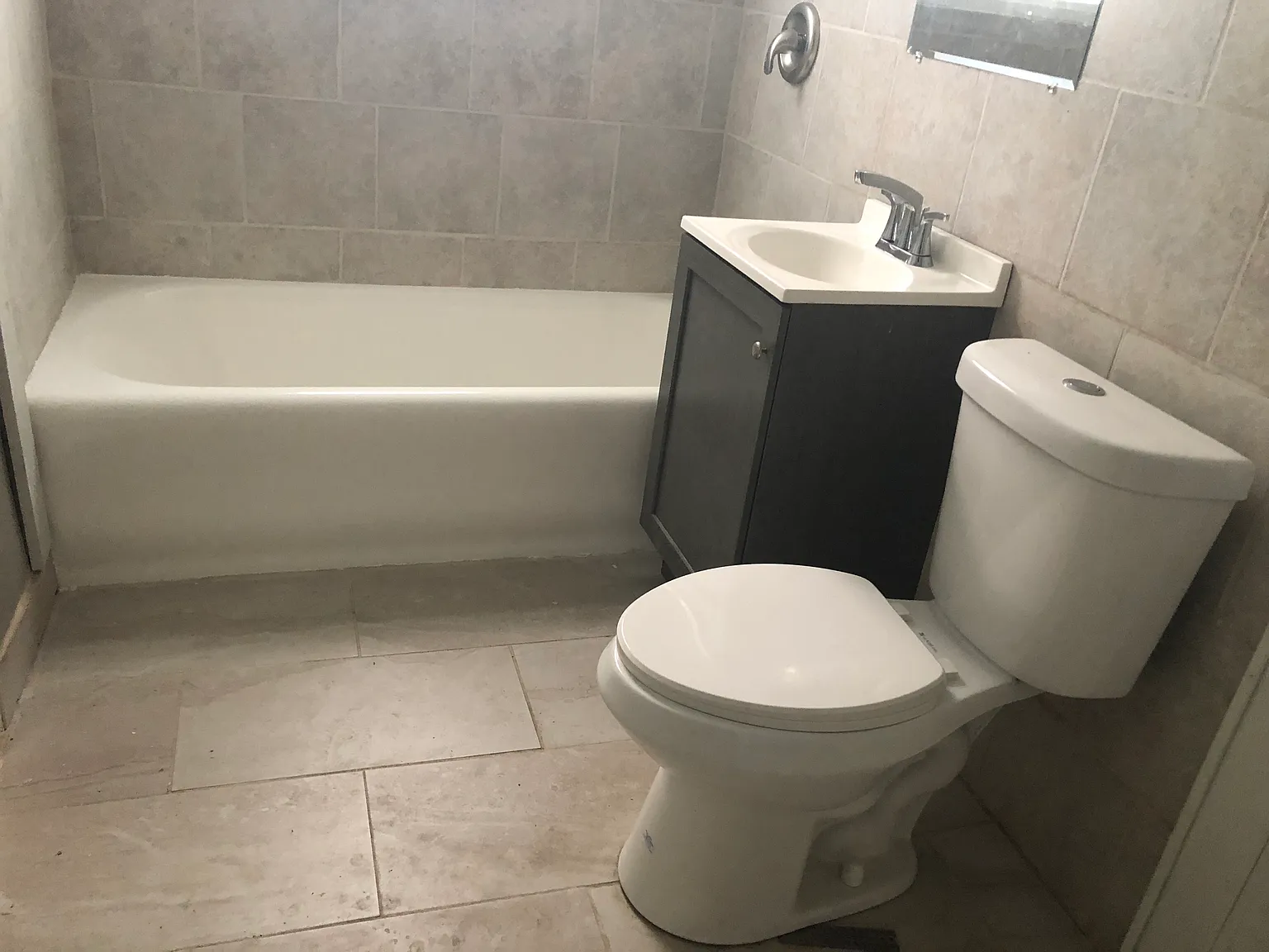 3 bed, 1000 sqft, $1,250 — Photo 2