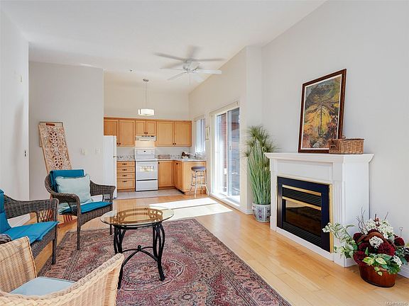3rd image of 455 Kingston St #106