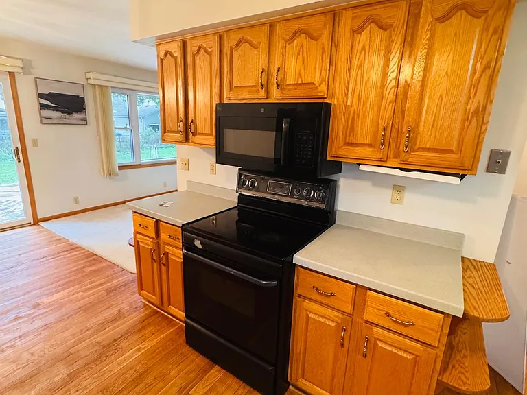 2919 W Rohmann Ave — Photo 4